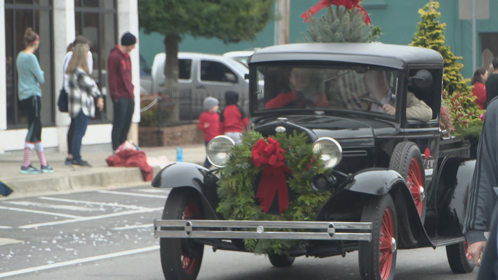 Bowling Green gears up for annual Jaycees Christmas parade